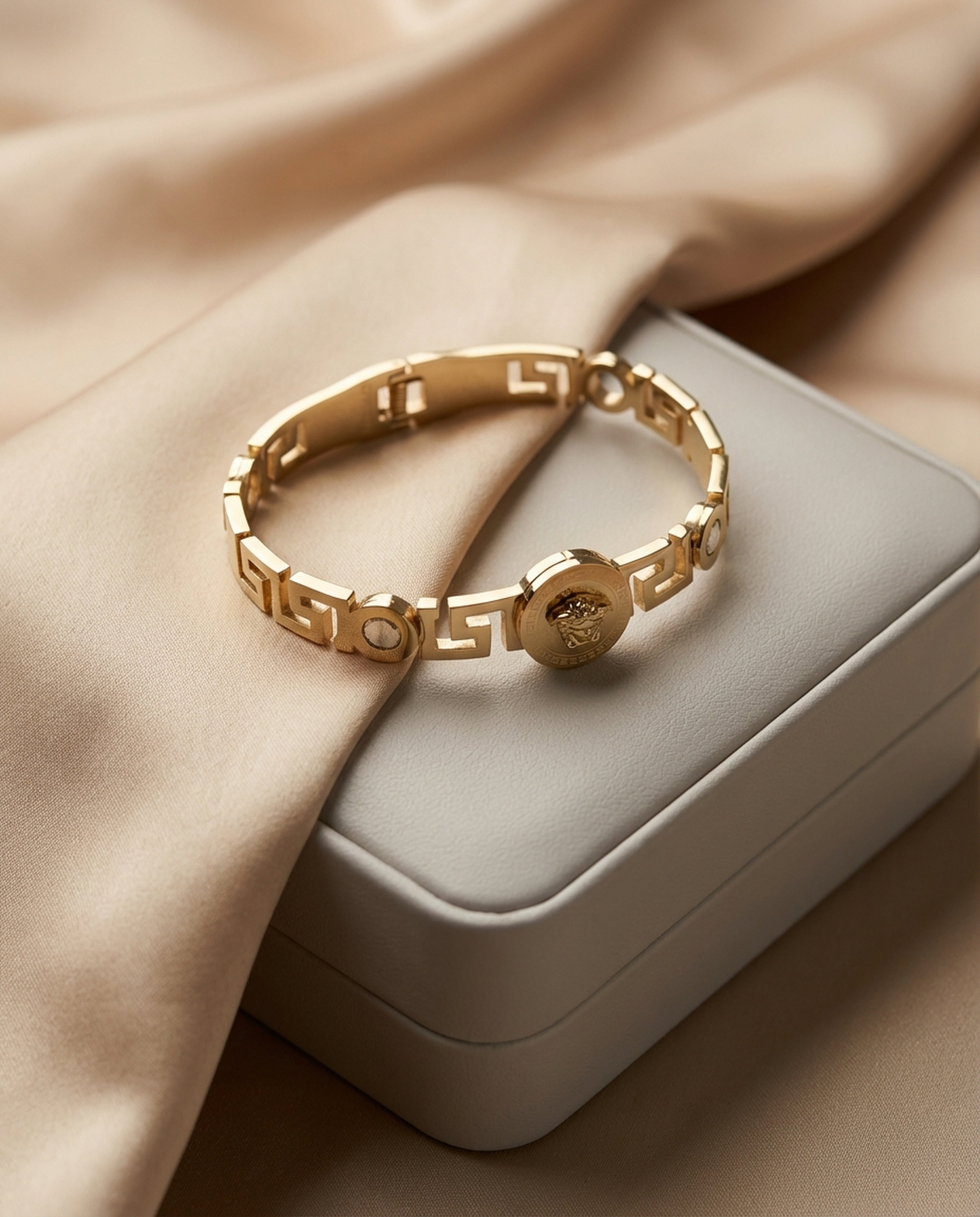 Aurelio Medallion Gold Kada